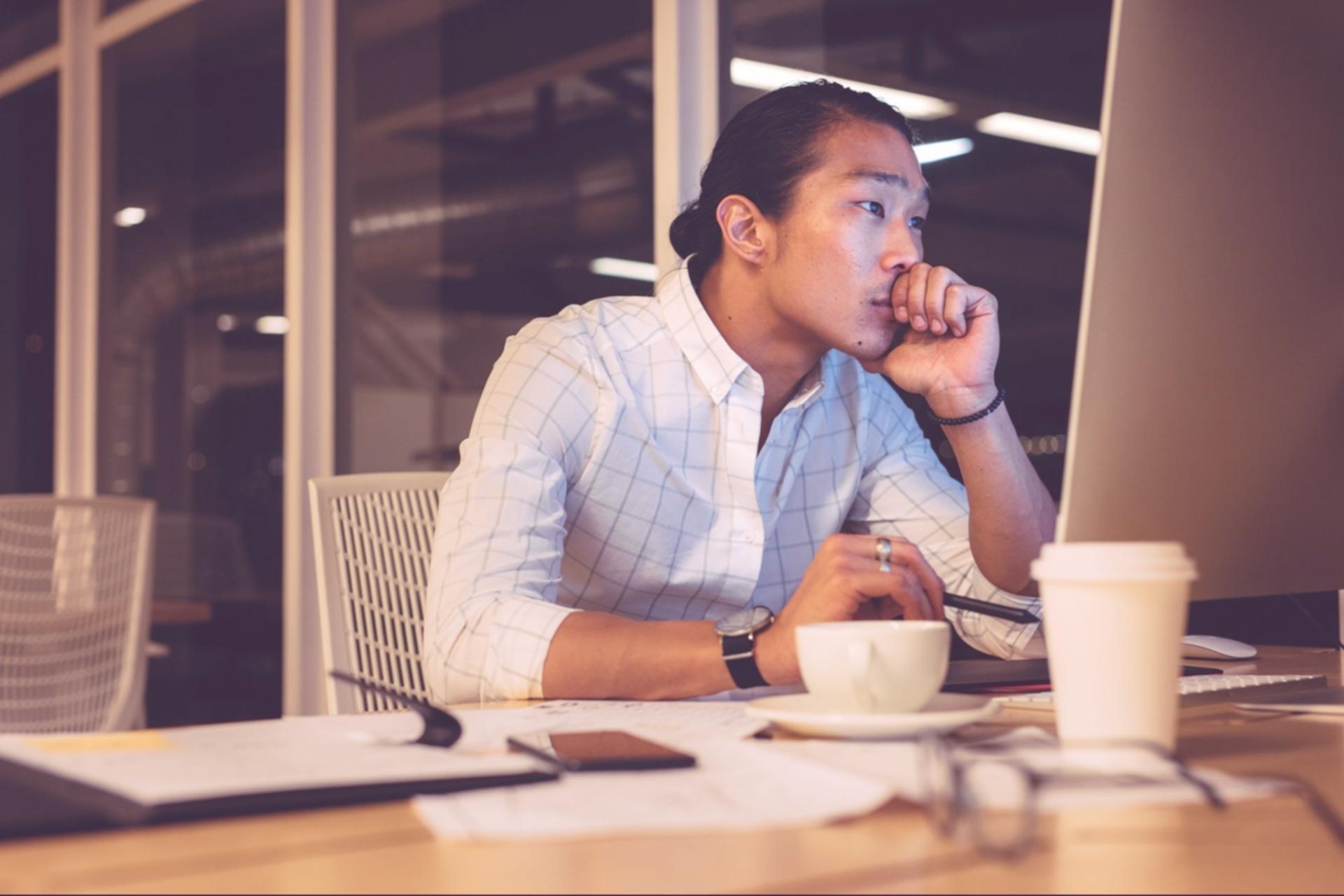 Профессиональное рабочее пространство Voxiran Wre с современной деловой атмосферой